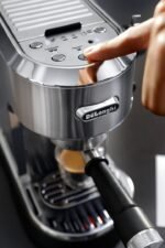 Macchina per caffè espresso semiautomatica De'Longhi Dedica Maestro Plus EC950.M - immagine 3
